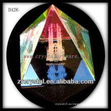 Imagen láser 3D K9 dentro de la pirámide de cristal